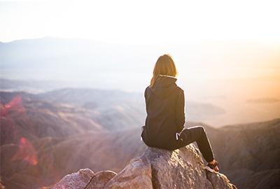 femme paysage montagne